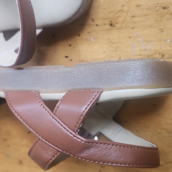 Lands' End Women's Adjustable Strappy Flat Cognac Sandals, Size 9 - Picture 8 of 9